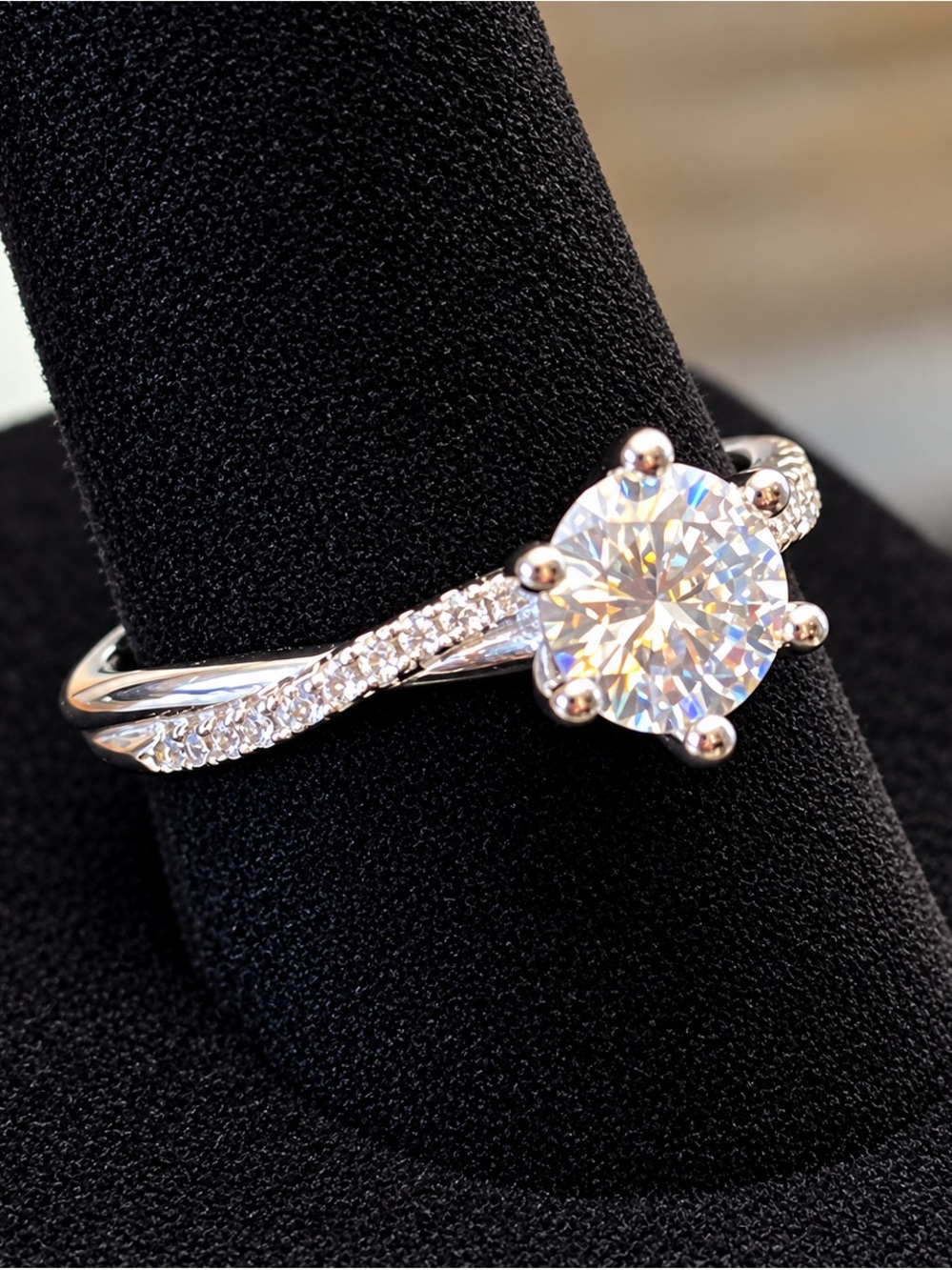 💎 Genuine Moissanite Solitaire Ring – Size 7